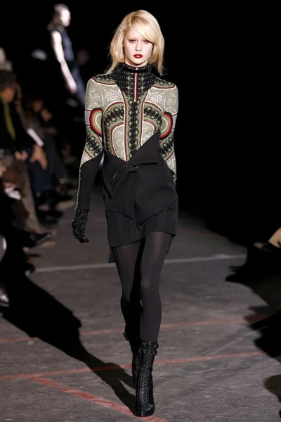 Look 24